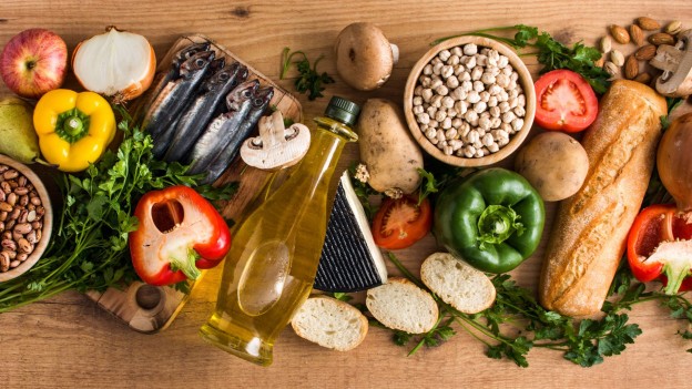 Σκλήρυνση κατά πλάκας: Πώς βοηθά η μεσογειακή διατροφή;