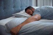 Έρευνα: Πότε ο ύπνος μπορεί να κρύβει κινδύνους για την υγεία μας;