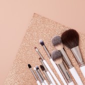 Πώς καθαρίζουμε αποτελεσματικά τα βουρτσάκια του makeup;