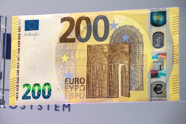 nea xartonomismata 100 kai 200 eyro
