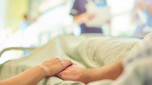 Εξιτήριο για την 23χρονη που υπεβλήθη στην πρώτη μεταμόσχευση ήπατος από ζώντα δότη