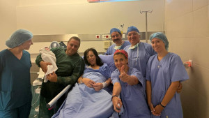 Παγκόσμια πρωτιά για την Ελλάδα: Γέννηση παιδιού από έμβρυο που είχε κρυοσυντηρηθεί πριν από 22 χρόνια