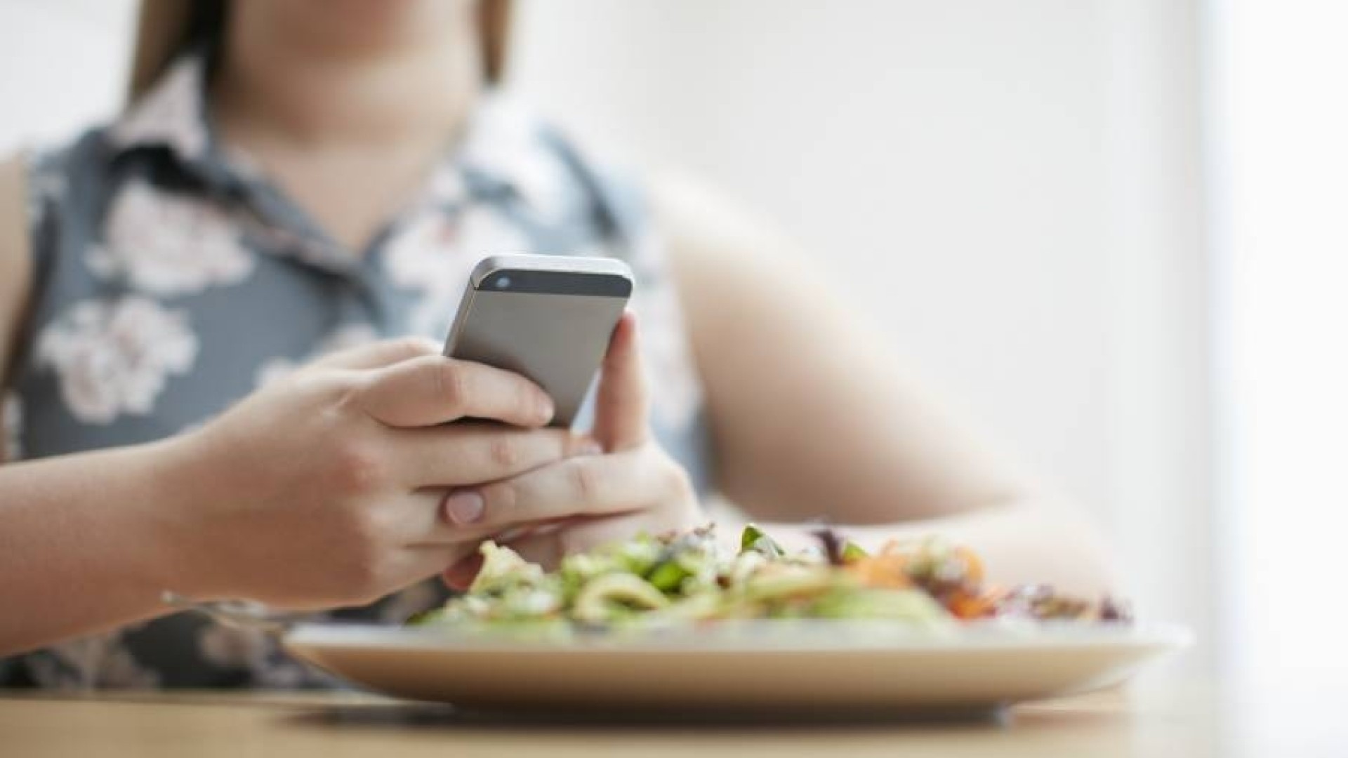 Η χρήση smartphone συνδέεται με υπερβολικό βάρος ή παχυσαρκία