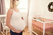 Κορωνοϊός: Υψηλός ο κίνδυνος επιπλοκών κύησης για τις εγκύους που νοσούν