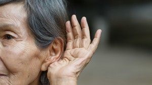 Ένα τεστ ακοής μπορεί να σας σώσει από τον κίνδυνο άνοιας