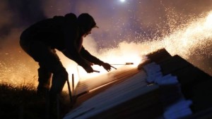 Θλιβερός απολογισμός: 10 άτομα στο ΚΑΤ από κροτίδες το Πάσχα