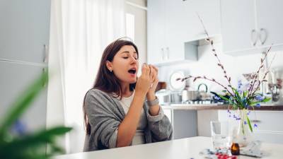 Πώς επηρεάζουν οι εποχικές αλλεργίες την καθημερινότητα και πώς μπορούμε να αποφύγουμε τις αλλεργιογόνες ουσίες;