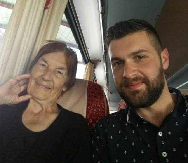 «Αυτό το παλιοκόριτσο είναι η γιαγιά μου και χρειάζεται αίμα...»: Η συγκινητική έκκληση του εγγονού της