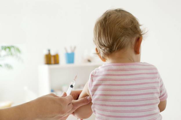 Ανεμβολίαστα παιδιά μπορούν να γραφτούν στα σχολεία με βεβαίωση γιατρού - Οι παιδίατροι προειδοποιούν