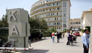 Ιατρικό επίτευγμα στο ΚΑΤ : Επιτυχής η συγκόλληση ακρωτηριασμένου χεριού