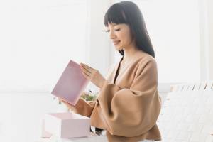 Marie Kondo: H Γιαπωνέζα φαινόμενο που μας δείχνει τον αποτελεσματικότερο τρόπο για άψογα τακτοποιημένο σπίτι