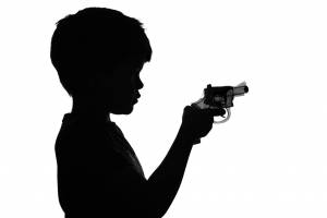 Αγόρι 4 ετών πυροβόλησε και σκότωσε τον 2χρονο αδερφό του- Νόμιζε πως το όπλο ήταν παιχνίδι