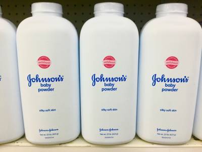 Johnson &amp; Johnson: Αποζημίωση μαμούθ σε καρκινοπαθή που χρησιμοποιούσε το ταλκ της