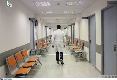 Πόσα πληρώνουν κάθε χρόνο οι Ελληνες από την τσέπη τους για γιατρούς και φάρμακα