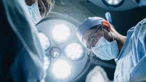 Θυρεοειδεκτομή: Οδηγίες και τι να περιμένετε μετά την επέμβαση