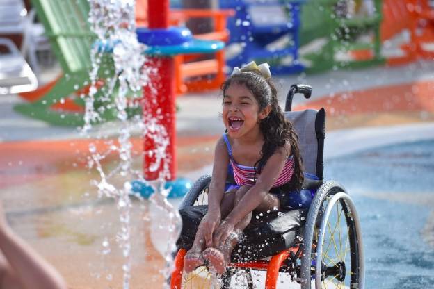Άνοιξε τις πύλες του το πρώτο water park στον κόσμο που απευθύνεται σε άτομα με αναπηρίες