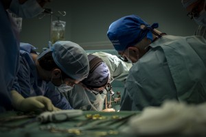 Πρώτη φορά στην Ελλάδα: Μεταμόσχευση ήπατος από ζώντα δότη με χρήση ρομποτικού συστήματος σε δημόσιο νοσοκομείο