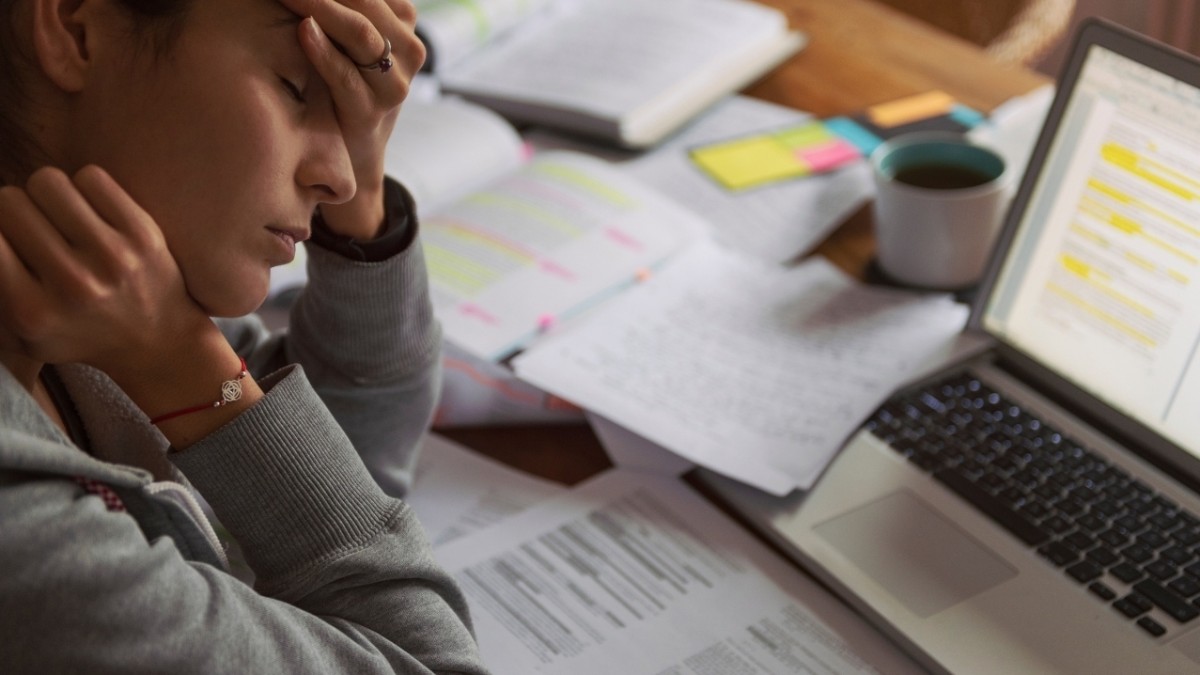 Burnout ή απλή κόπωση; Η επιστημονική διάκριση και πώς να την αναγνωρίσεις