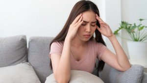 Οι γυναίκες εμφανίζουν συχνότερα αυτοάνοσα νοσήματα: 4 παράγοντες που πρέπει να ξέρετε